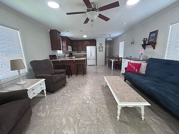 5th image of 1040 E Lake Rd #20