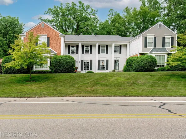 1106 Kings Cove Dr #355, Rochester, MI 48306