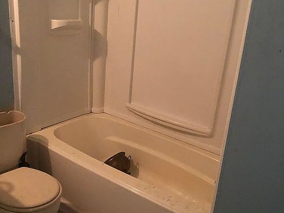 3rd image of 4404 W Oakland St
