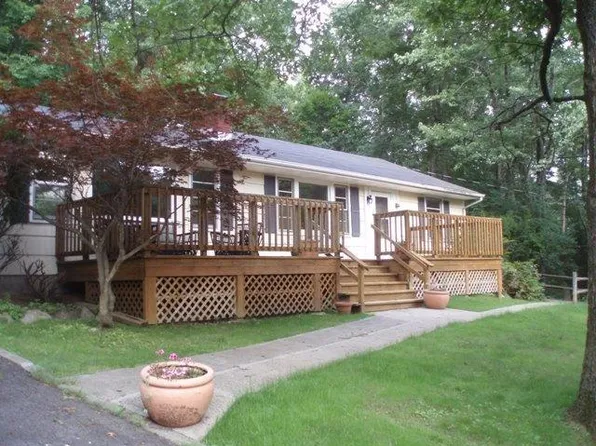 44 Lakeside Dr, Rhinebeck, NY 12572