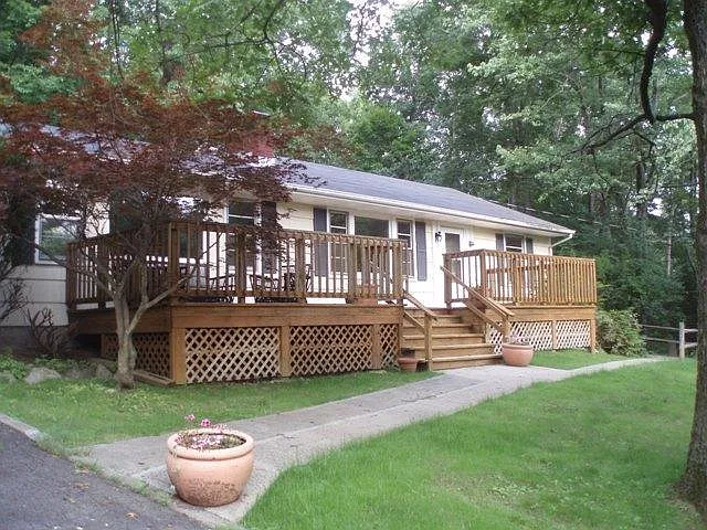 Building Photo - 44 Lakeside Dr