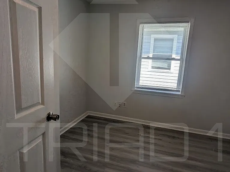 1001 E Bragg St — Photo 17