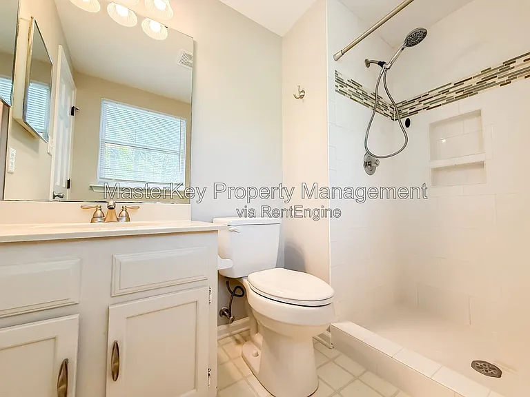 704 E Dynasty Dr — Photo 17