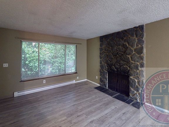 2nd image of 5645 & 5647 SE Belmont St #5645