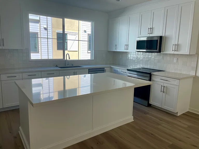 2577 Delphinium Ln — Photo 2