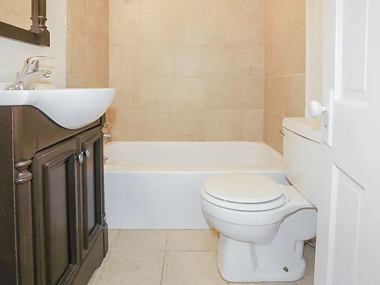 2254 N Southport Ave — Photo 11