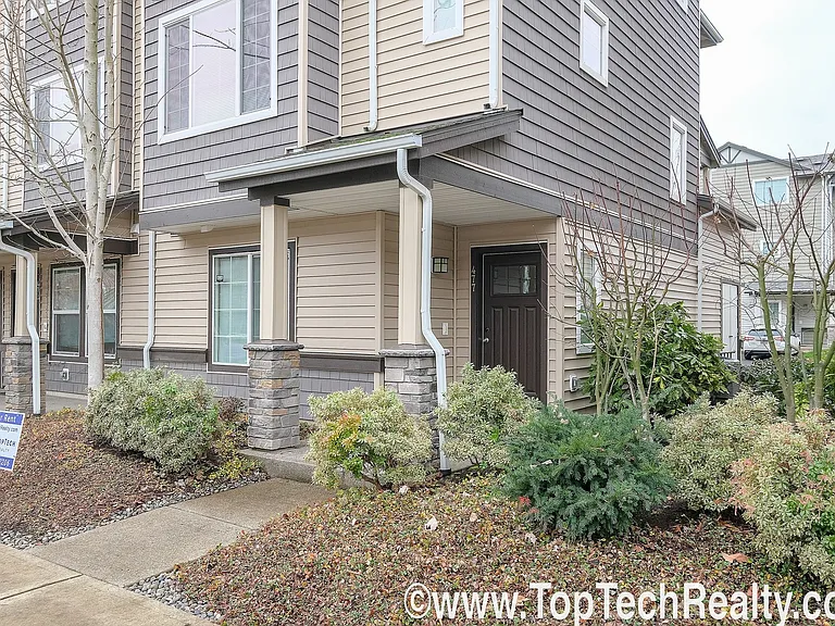 477 NW Edgeway Dr — Photo 3
