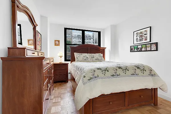 Rented by Manhattan Realty Group | media 13