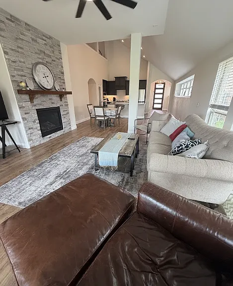 8809 Conroe Dr — Photo 48