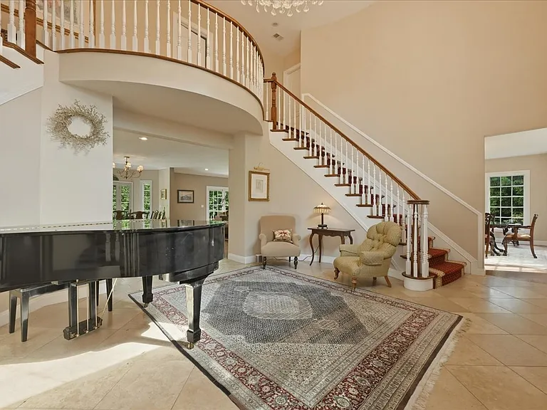 31 Cornwall Ln — Photo 7