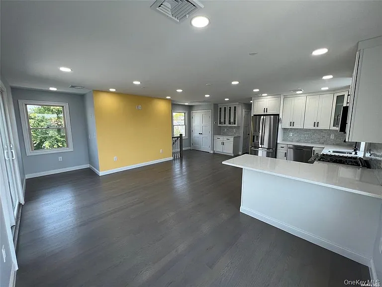 517 Monroe Blvd #2 — Photo 2