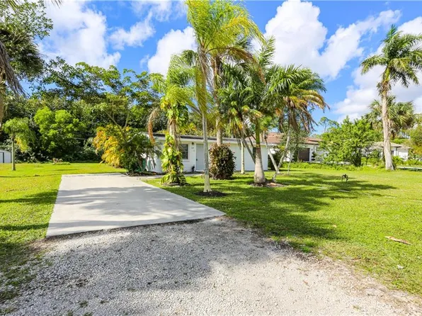 159 5th St, Naples, FL 34113