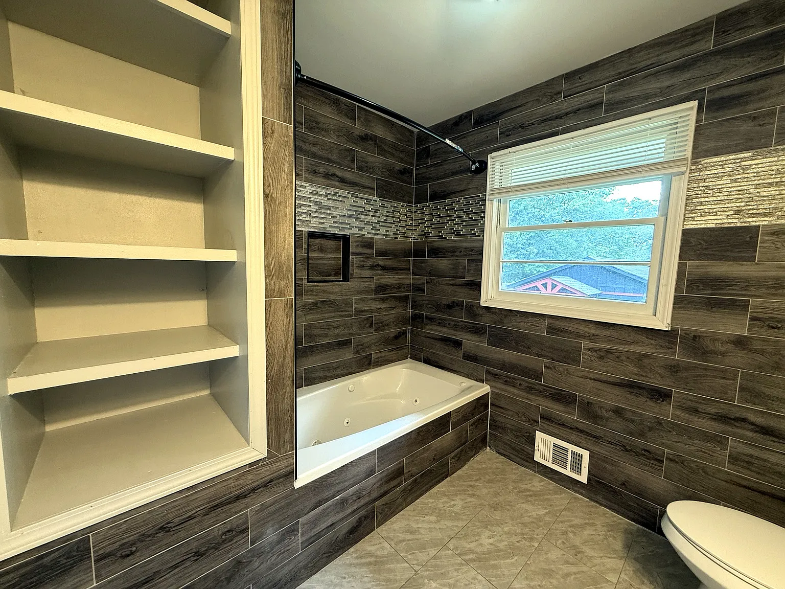 1 bed, 2100 sqft, $900 — Photo 3
