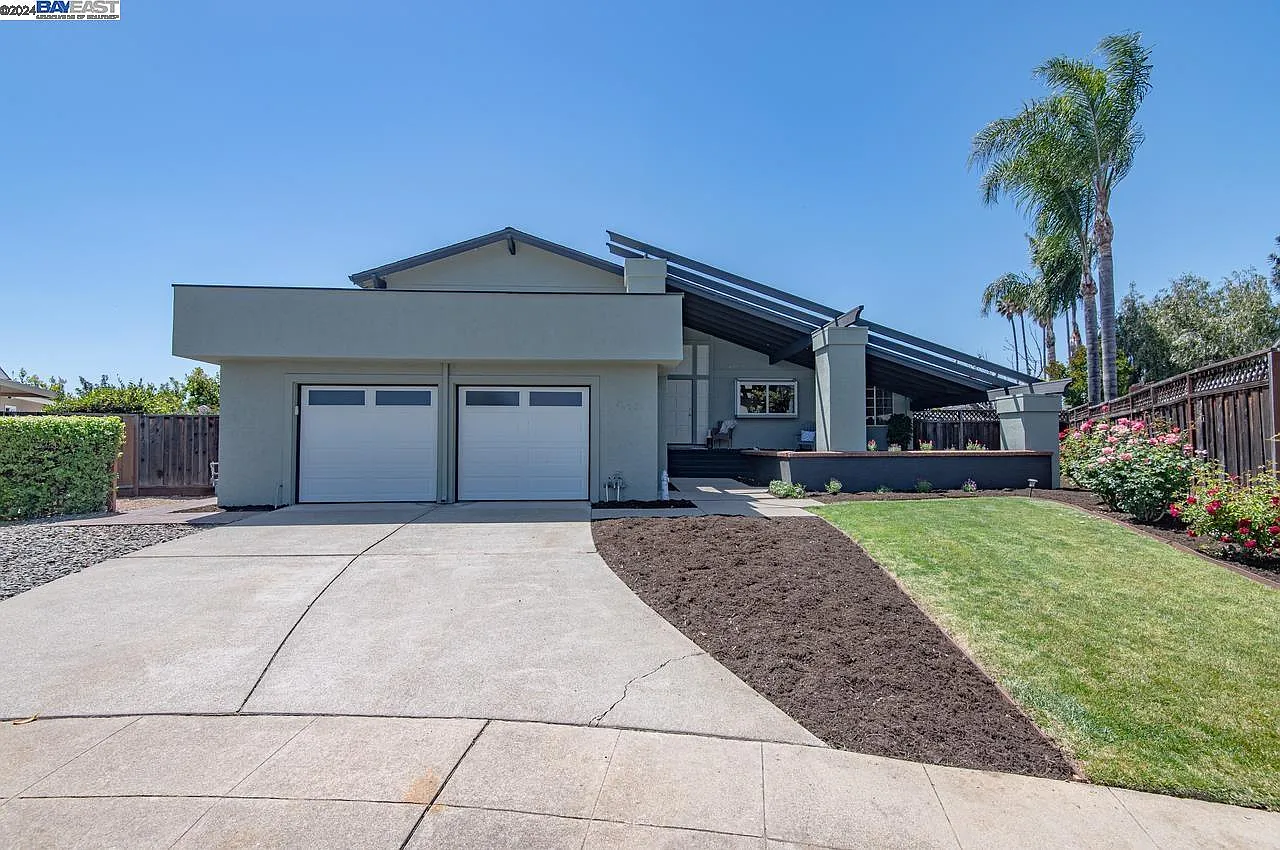 1547 De Leon Way photo 1