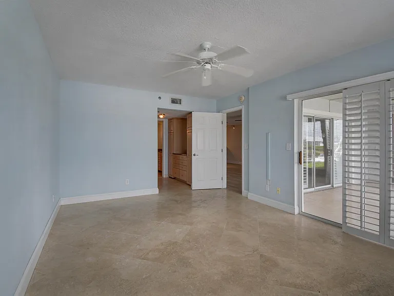 324 Village Dr #B — Photo 21