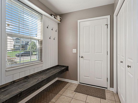 3rd image of 5656 Saddlehorn Dr NE