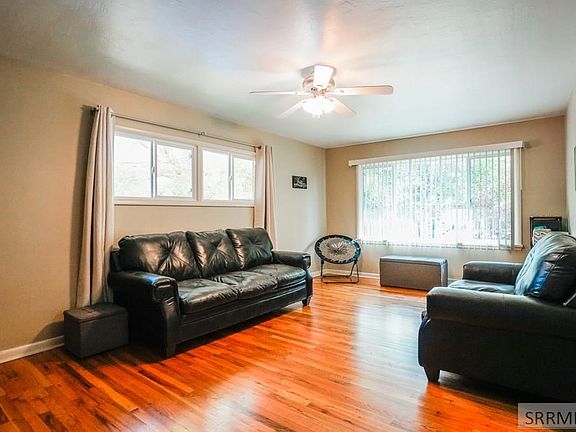 3rd image of 330 Barlow Dr