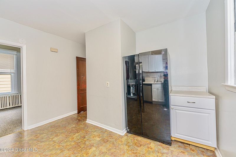5th image of 609 Park Avenue