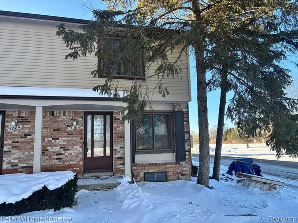 17082 Kingsbrooke Dr, Clinton Township, MI 48038