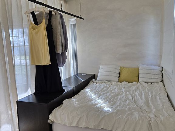 5th image of 6208 Loma Ave #4
