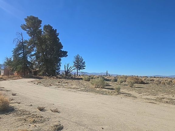 4th image of 15366 E Palmdale Blvd