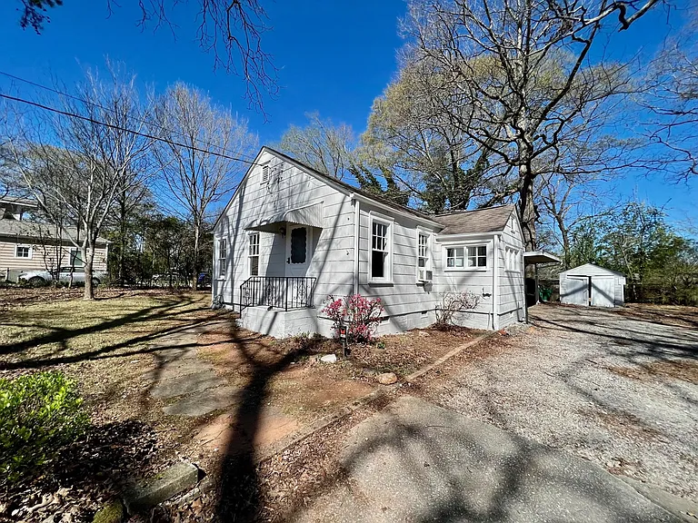 2998 Memorial Dr SE — Photo 2