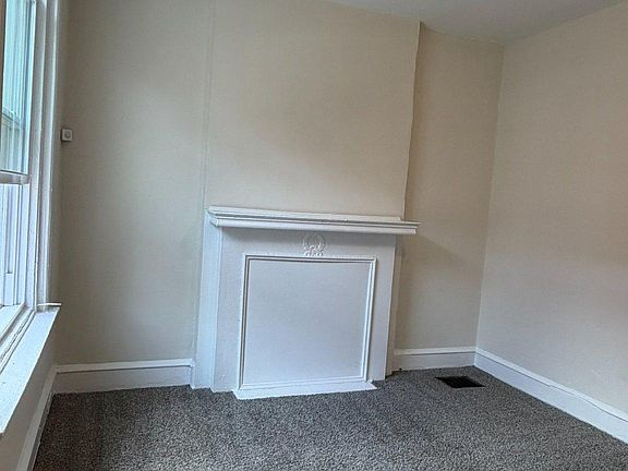 3rd image of 2830 N Lecount St