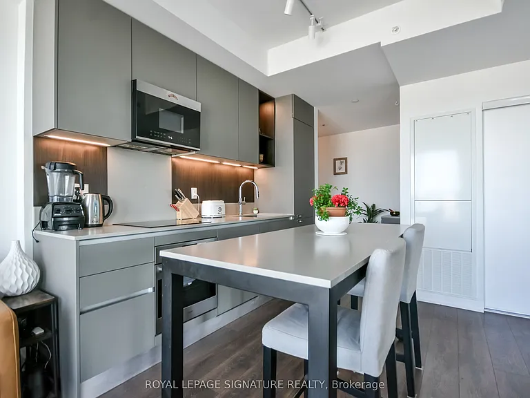 39 Mary St #1505 — Photo 10