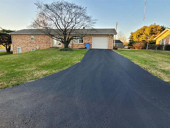 3rd image of 1402 Glenview Dr