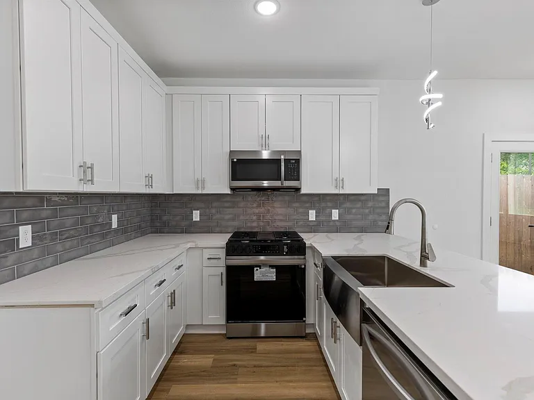 8109 Hamlet St #B — Photo 6