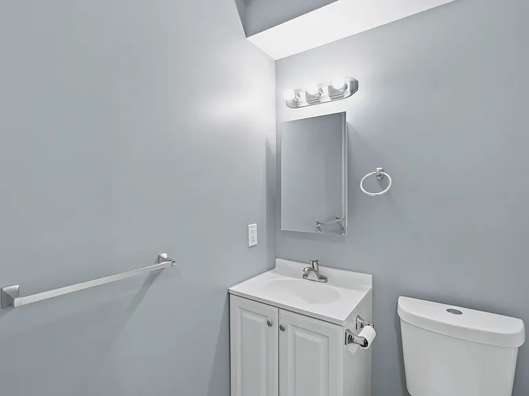 816 Asylum St #2 — Photo 12