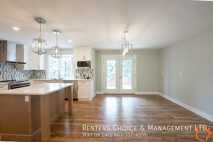 3 bedroom Main Floor With Attached Garage, Utilities Included — Photo 3