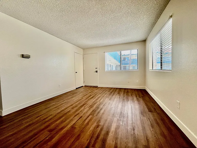 1505 Alvarado St — Photo 3
