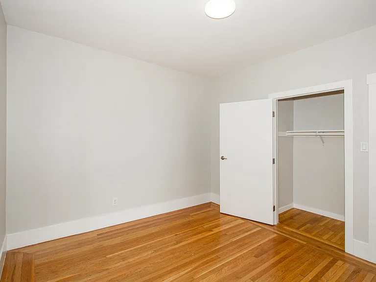 520 Scott — Photo 10