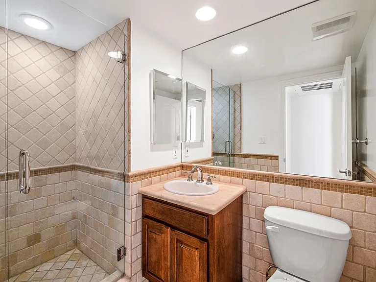 2300 Fox Hills Dr — Photo 8