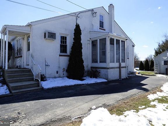 2nd image of 502 W Gardner Ave