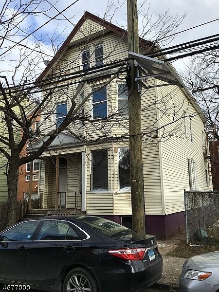 1st image of 110 1/2 S 8TH ST