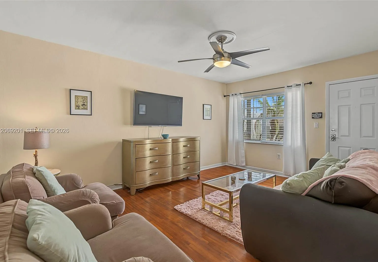 Jefferson Court Condo — Photo 3