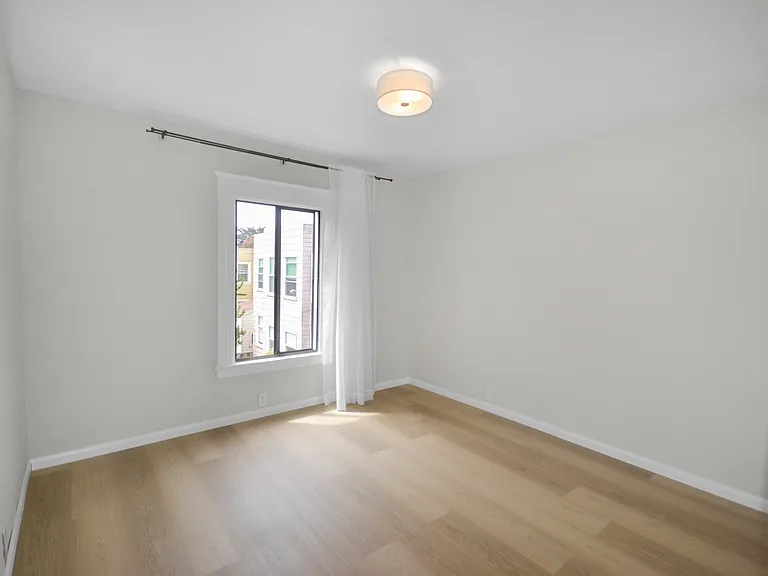 1129-1133 Balboa St #1129 — Photo 11
