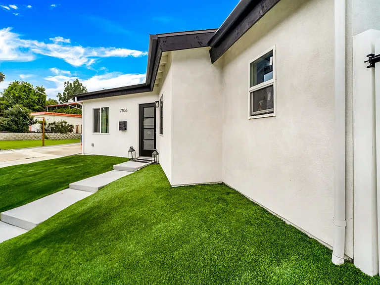 7406 Margerum Ave — Photo 2