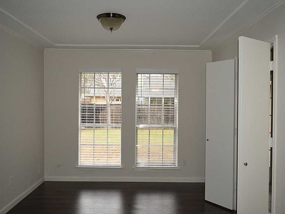 4th image of 241 Creekside Ln