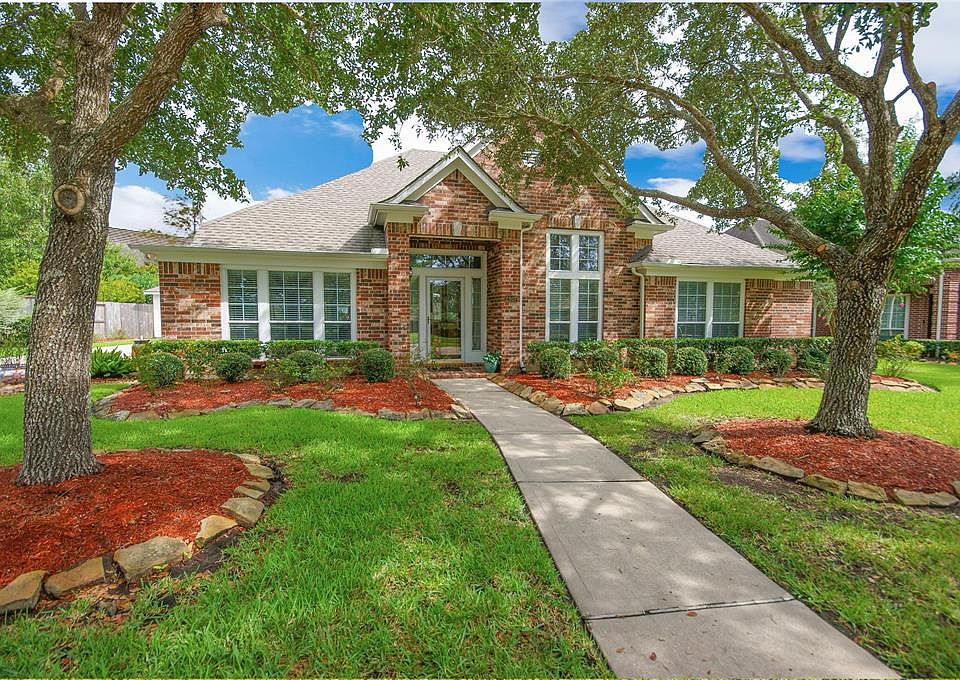 1st image of 2807 Burr Oak Dr