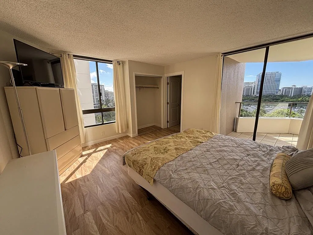 1910 Ala Moana Blvd #14C — Photo 4