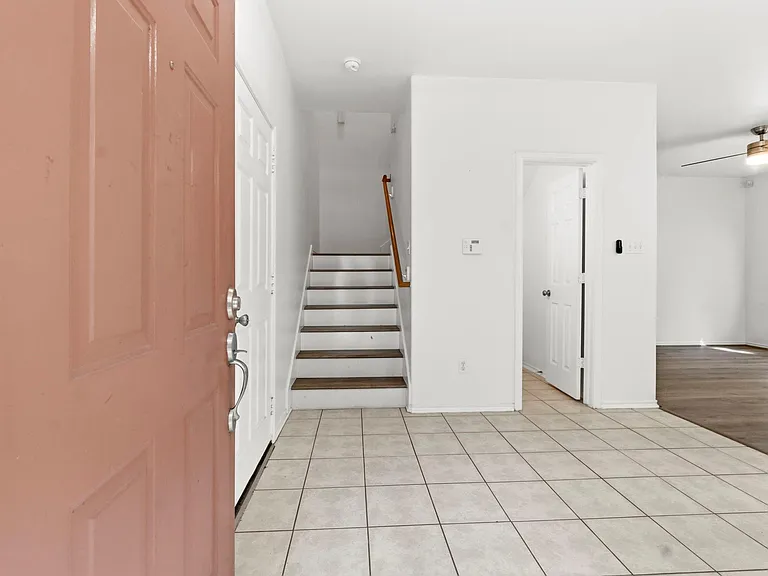 149 E Summerhaze Cir — Photo 2