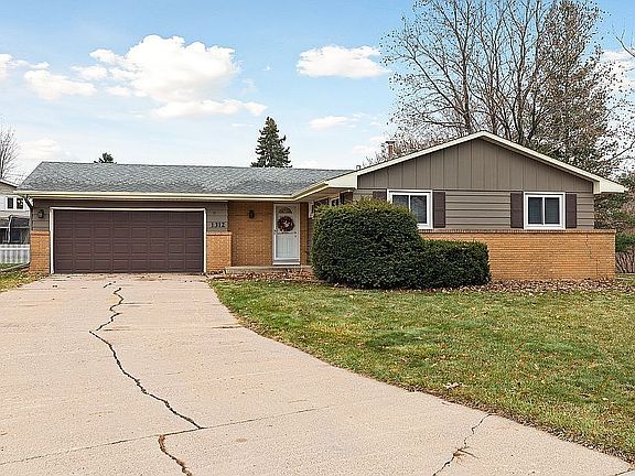 2nd image of 1312 Woodhill Cir