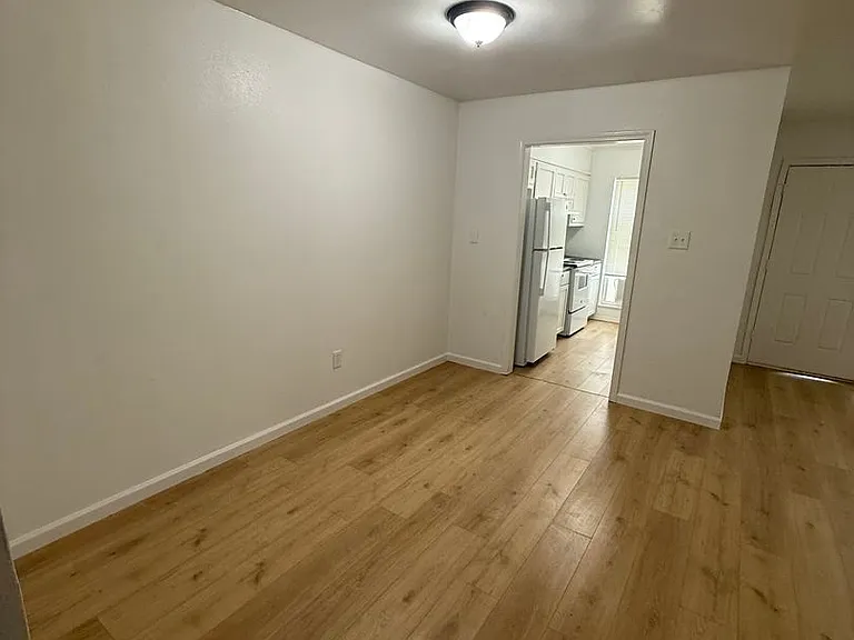 2041-2043 Helm Dr — Photo 11