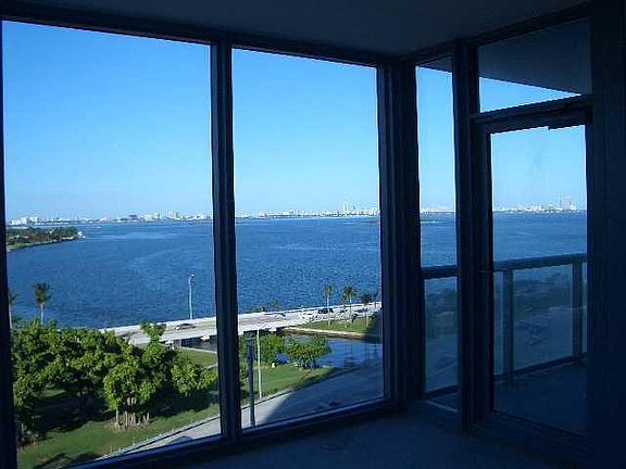 3rd image of 601 NE 36th St APT 808