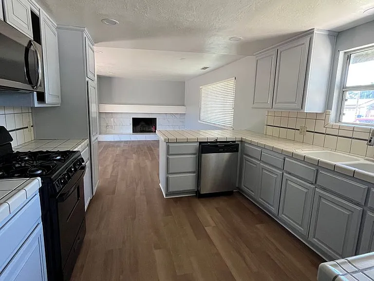401 N Santa Ana St — Photo 13
