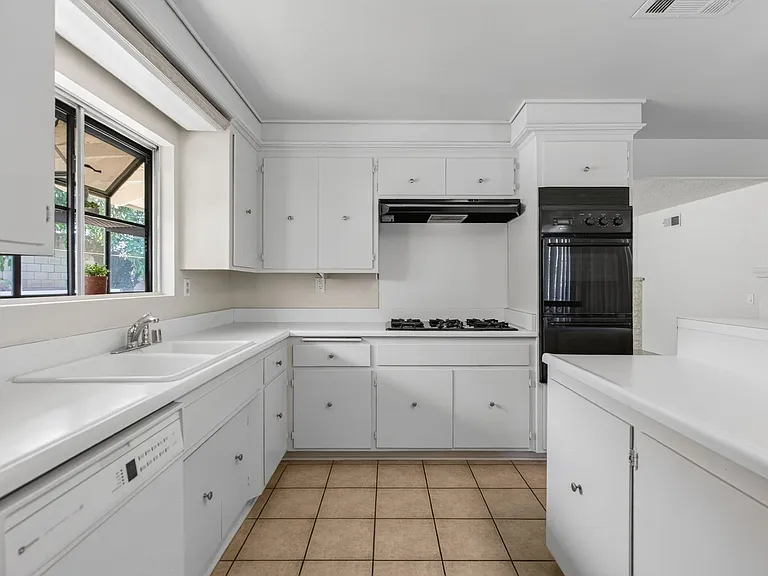 4005 Haverford Ave — Photo 8