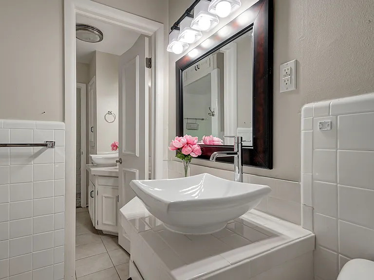 4618 N Harvey Pkwy — Photo 14